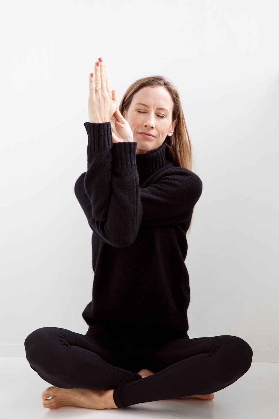 Sarah Ferguson from Yoga Online sitting crosslegged